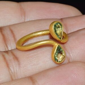 CERTIFIED NATURAL 1.25CTS GREEN SAPPHIRE 18K YELLOW GOLD BEZEL BYPASS RING